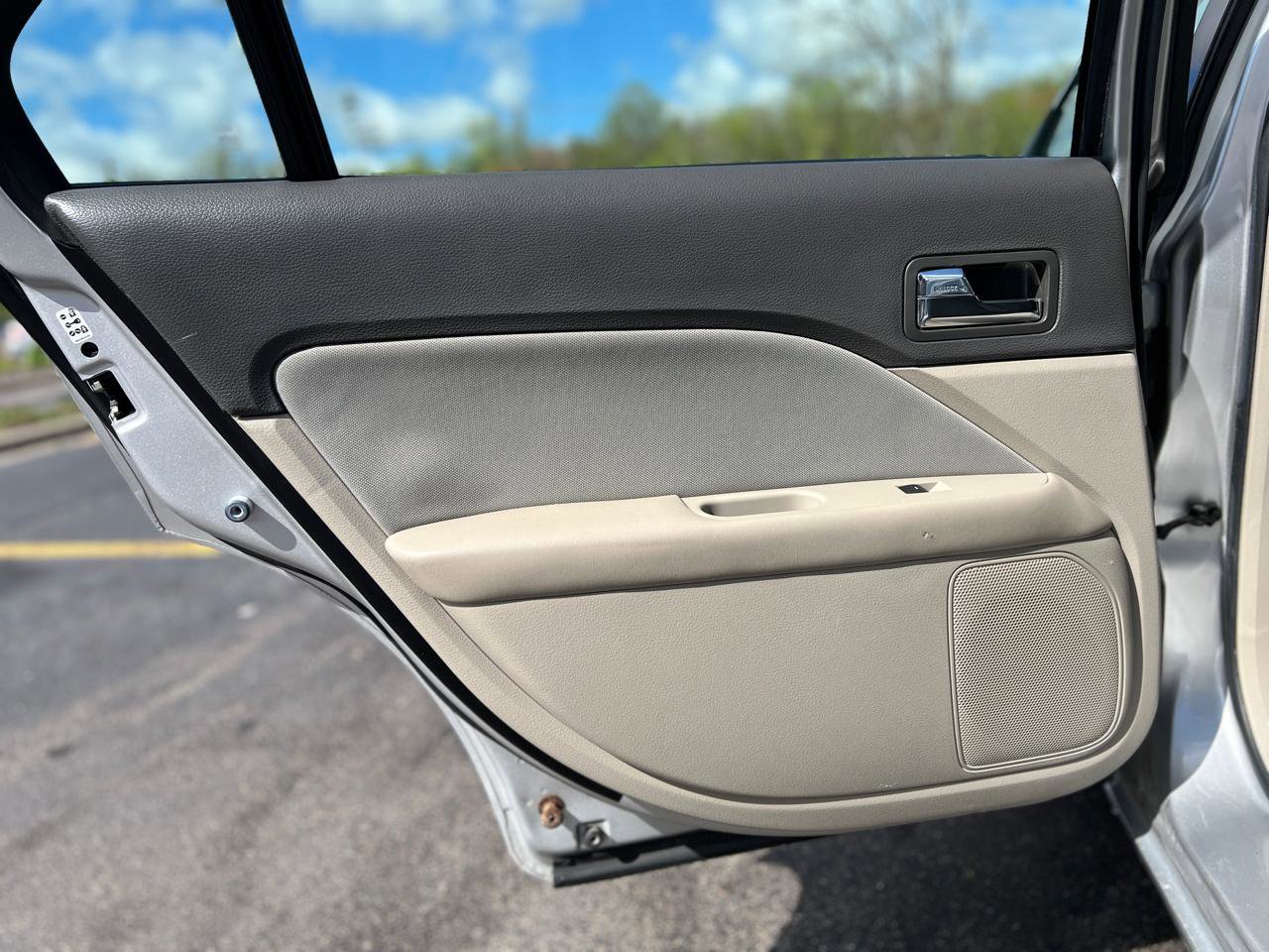 Used 2010 Ford Fusion SE FWD image 28