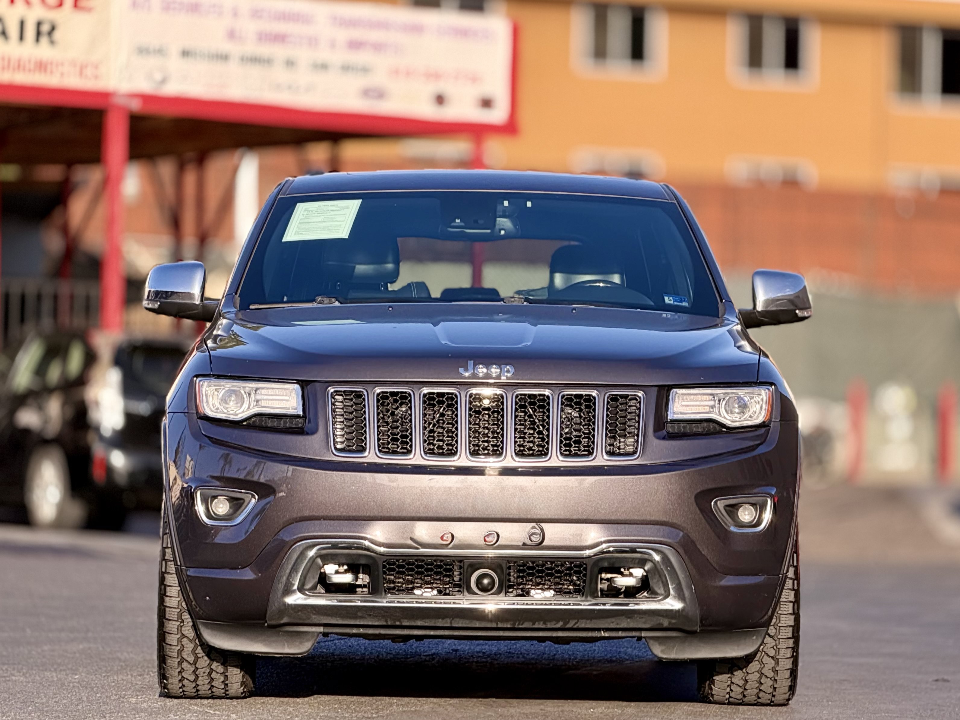 Used 2015 Jeep Grand Cherokee Overland w/ Advanced Technology Group AWD/4WD image 2