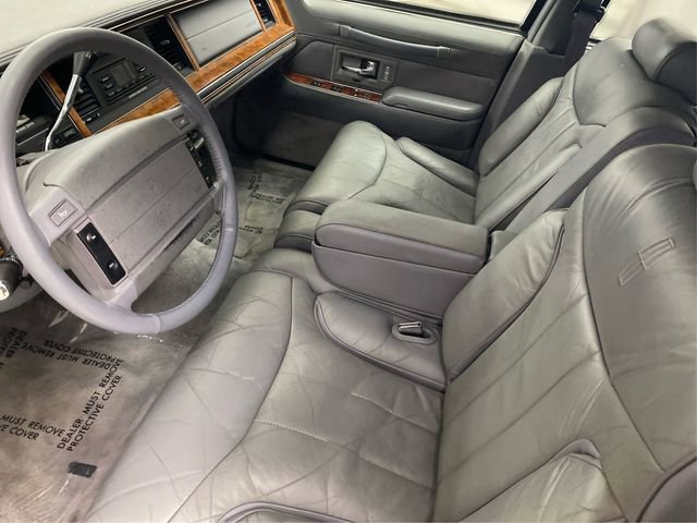 Used 1994 Lincoln Town Car Signature RWD image 10