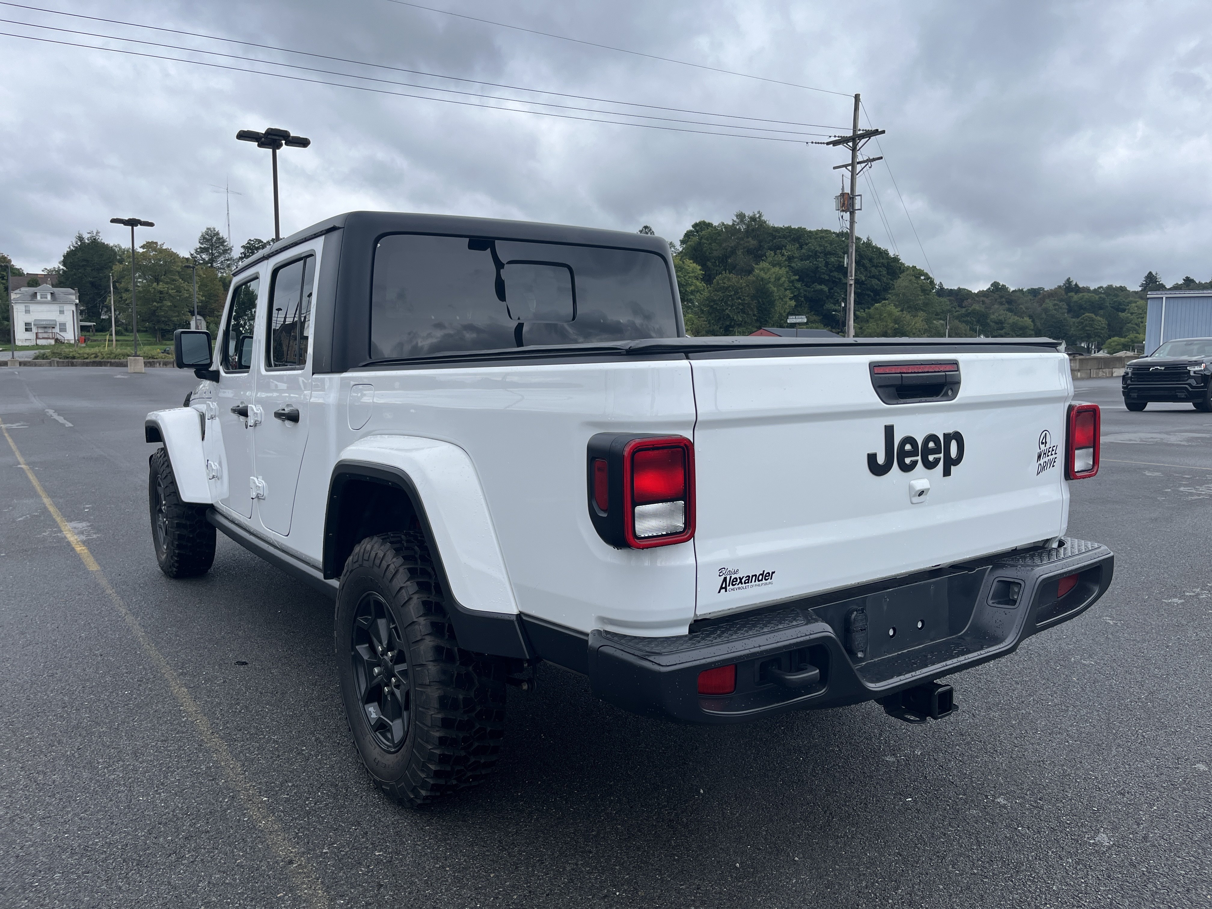 Used 2022 Jeep Gladiator Sport AWD/4WD image 4