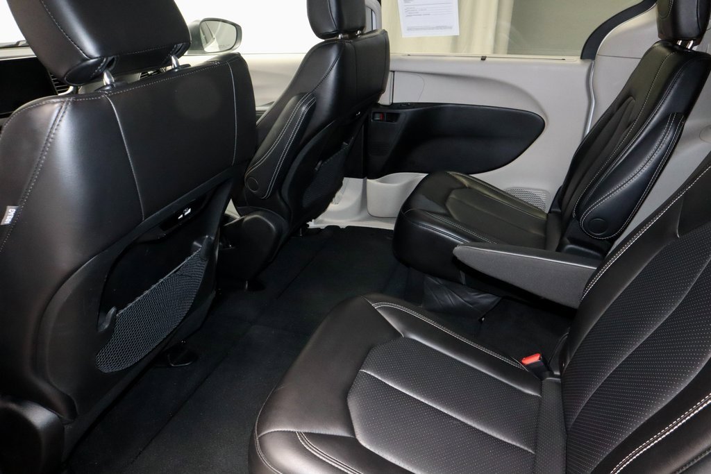 Used 2023 Chrysler Pacifica Touring-L image 23