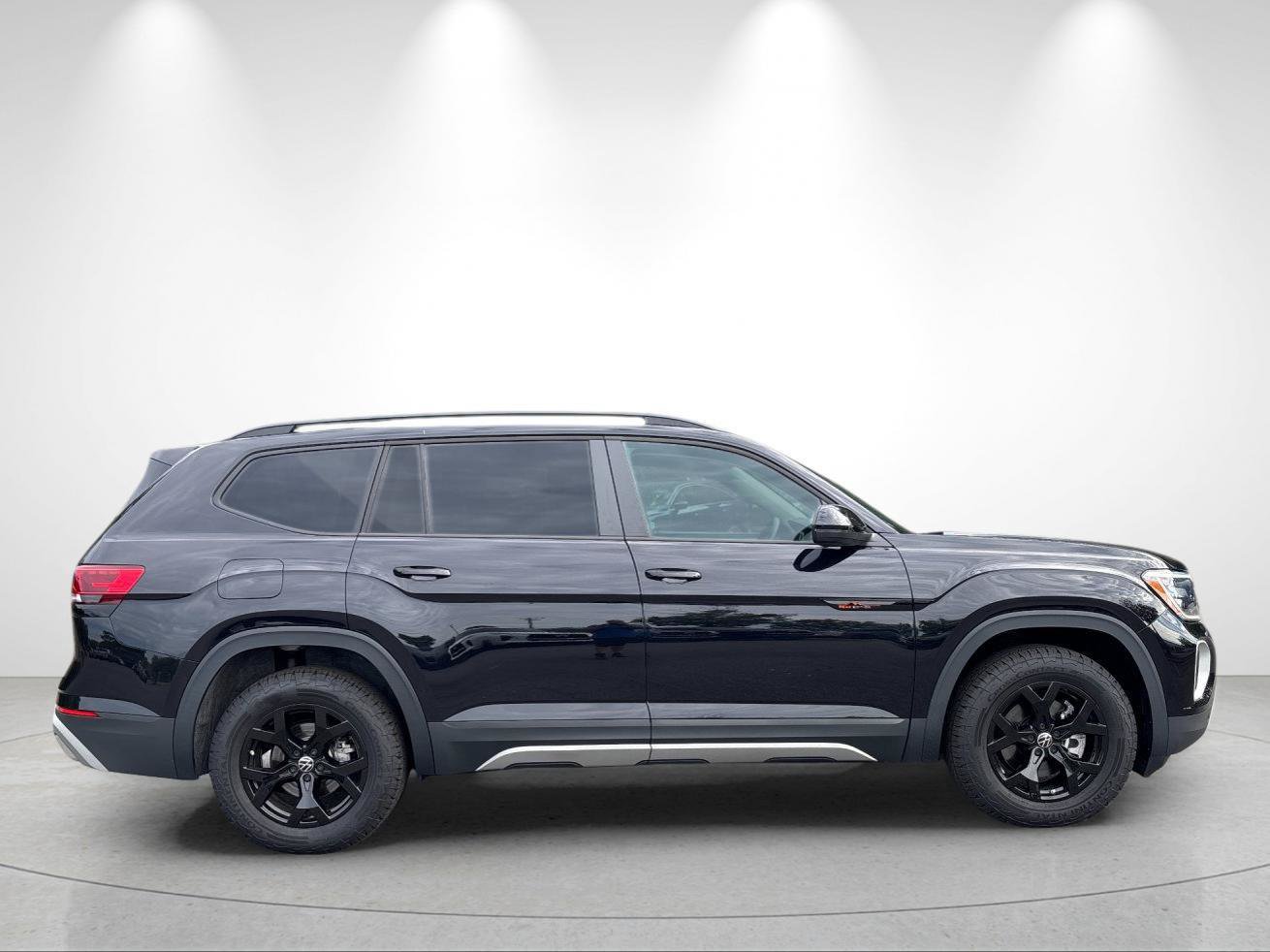Used 2025 Volkswagen Atlas Peak Edition SE AWD/4WD image 6