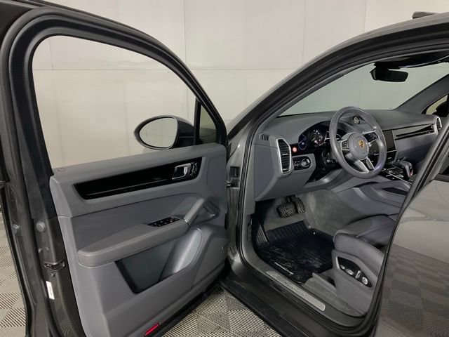 Used 2020 Porsche Cayenne E-Hybrid image 26