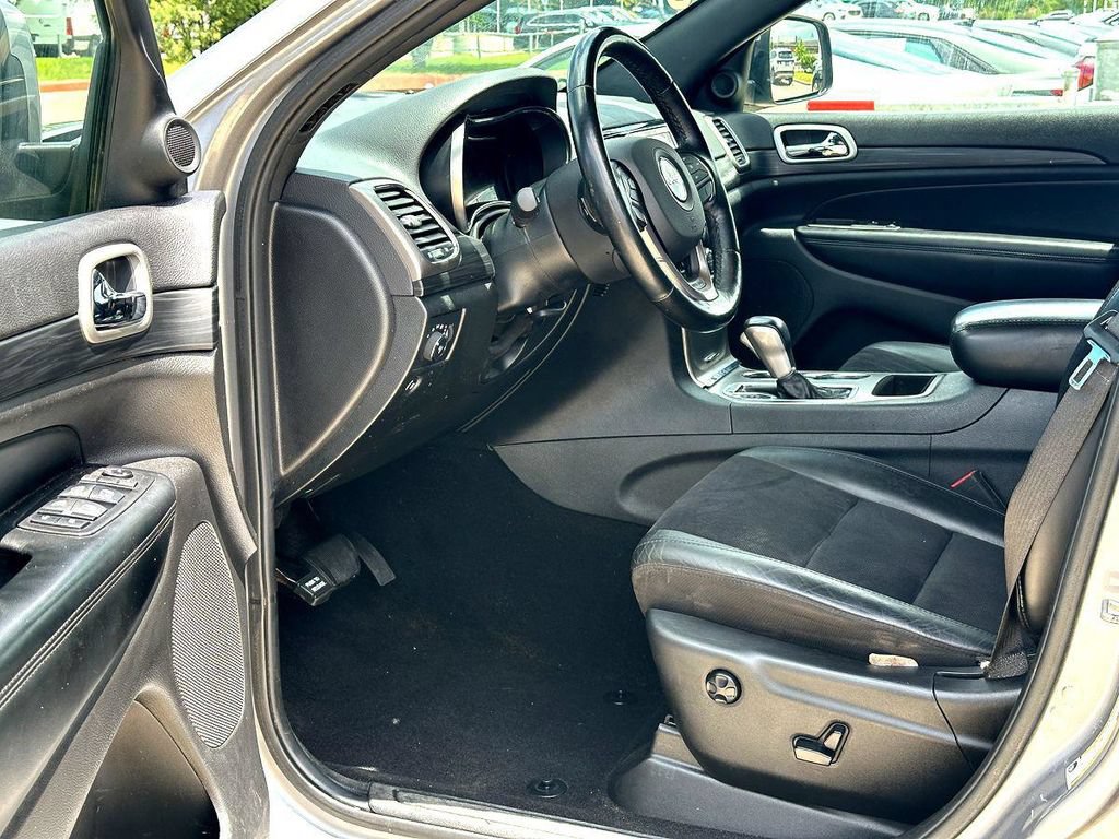 Used 2020 Jeep Grand Cherokee Altitude RWD image 12