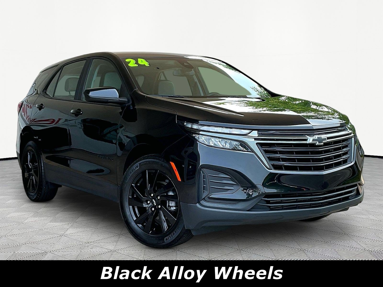 Used 2024 Chevrolet Equinox LS w/ Midnight Edition FWD image 3