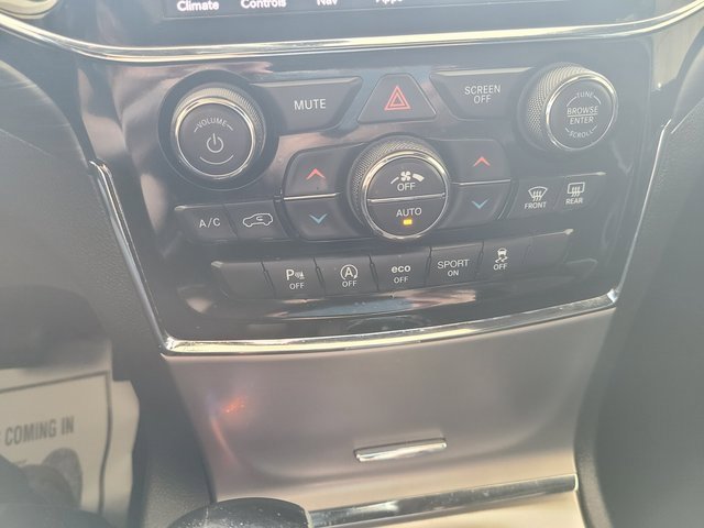 Used 2020 Jeep Grand Cherokee Altitude image 14