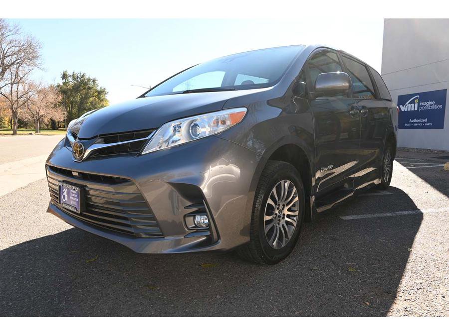 Used 2020 Toyota Sienna XLE FWD image 10