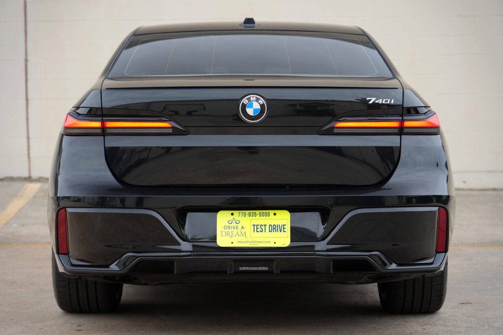 Used 2025 BMW 740i w/ Premium Package RWD image 11