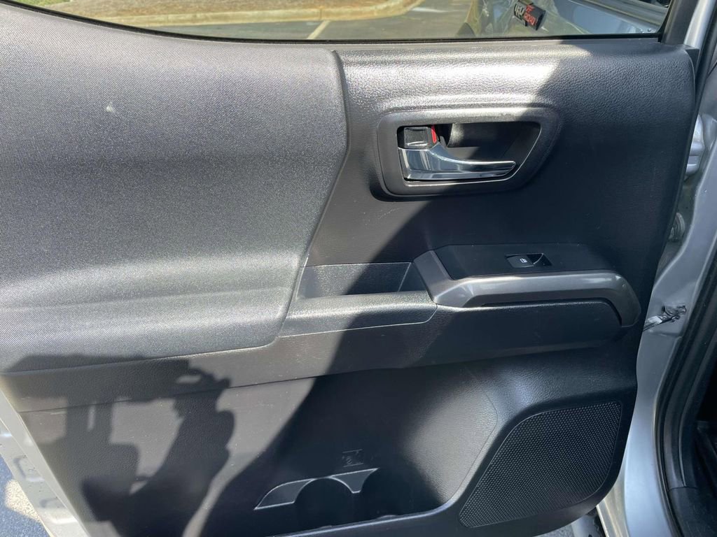 Used 2019 Toyota Tacoma TRD Off-Road w/ Technology Package image 19