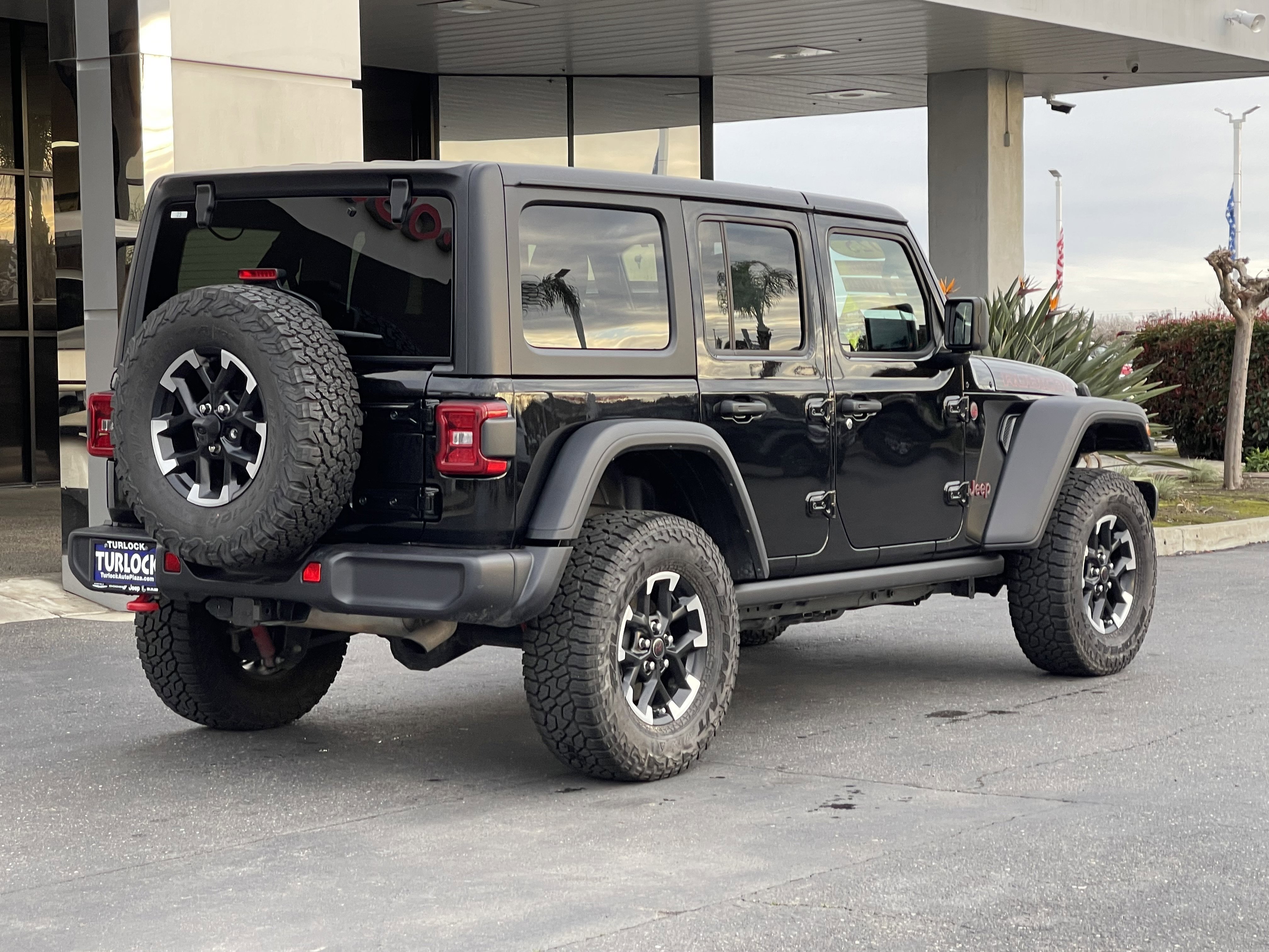 Used 2025 Jeep Wrangler Unlimited Rubicon AWD/4WD image 7