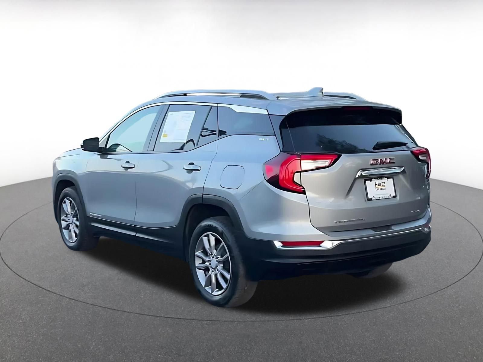 Used 2024 GMC Terrain SLT image 11