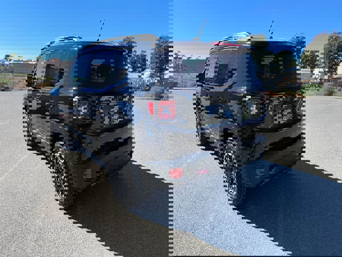 Used 2016 Jeep Renegade Trailhawk w/ Premium Trailhawk Package image 7