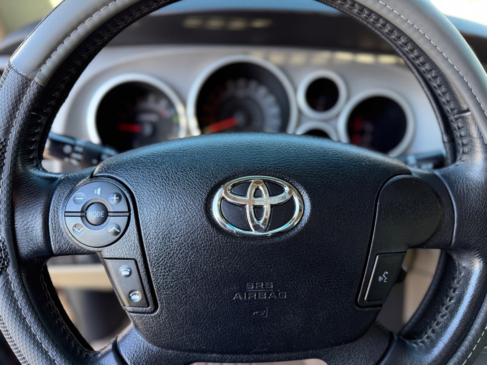 Used 2012 Toyota Sequoia SR5 w/ Premium Pkg image 48