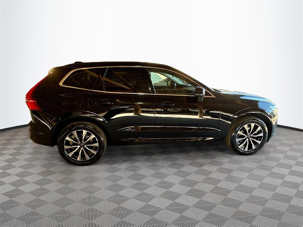 Used 2023 Volvo XC60 B5 Core image 5
