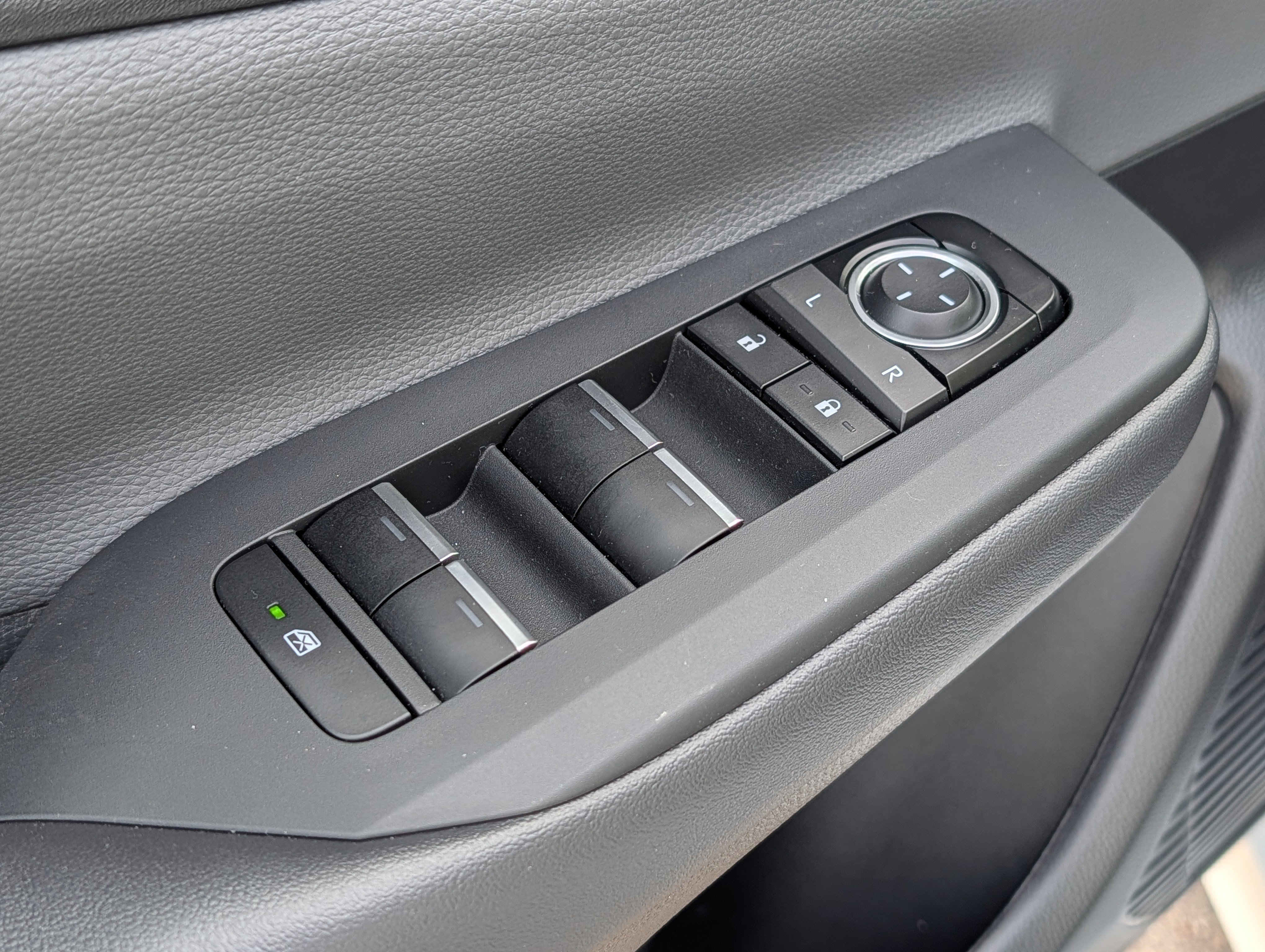 Used 2024 Toyota Prius XLE image 19