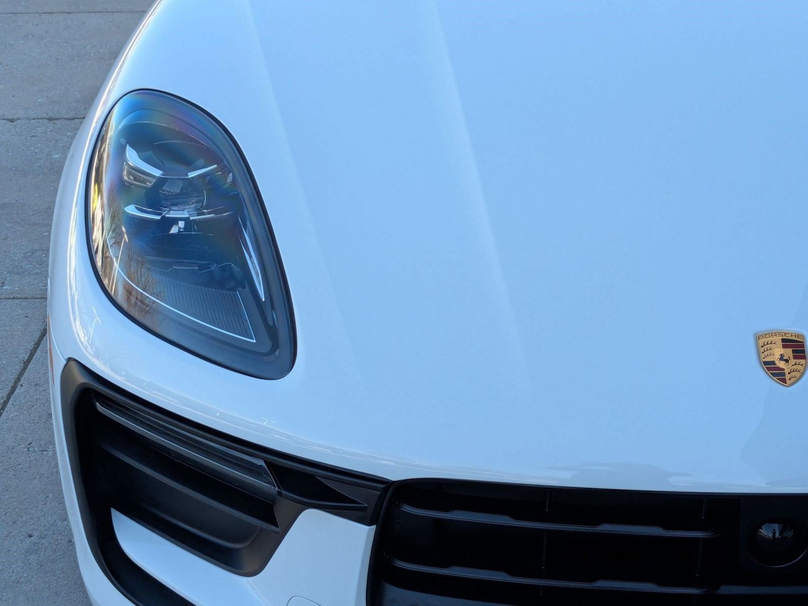 Certified 2025 Porsche Macan image 12