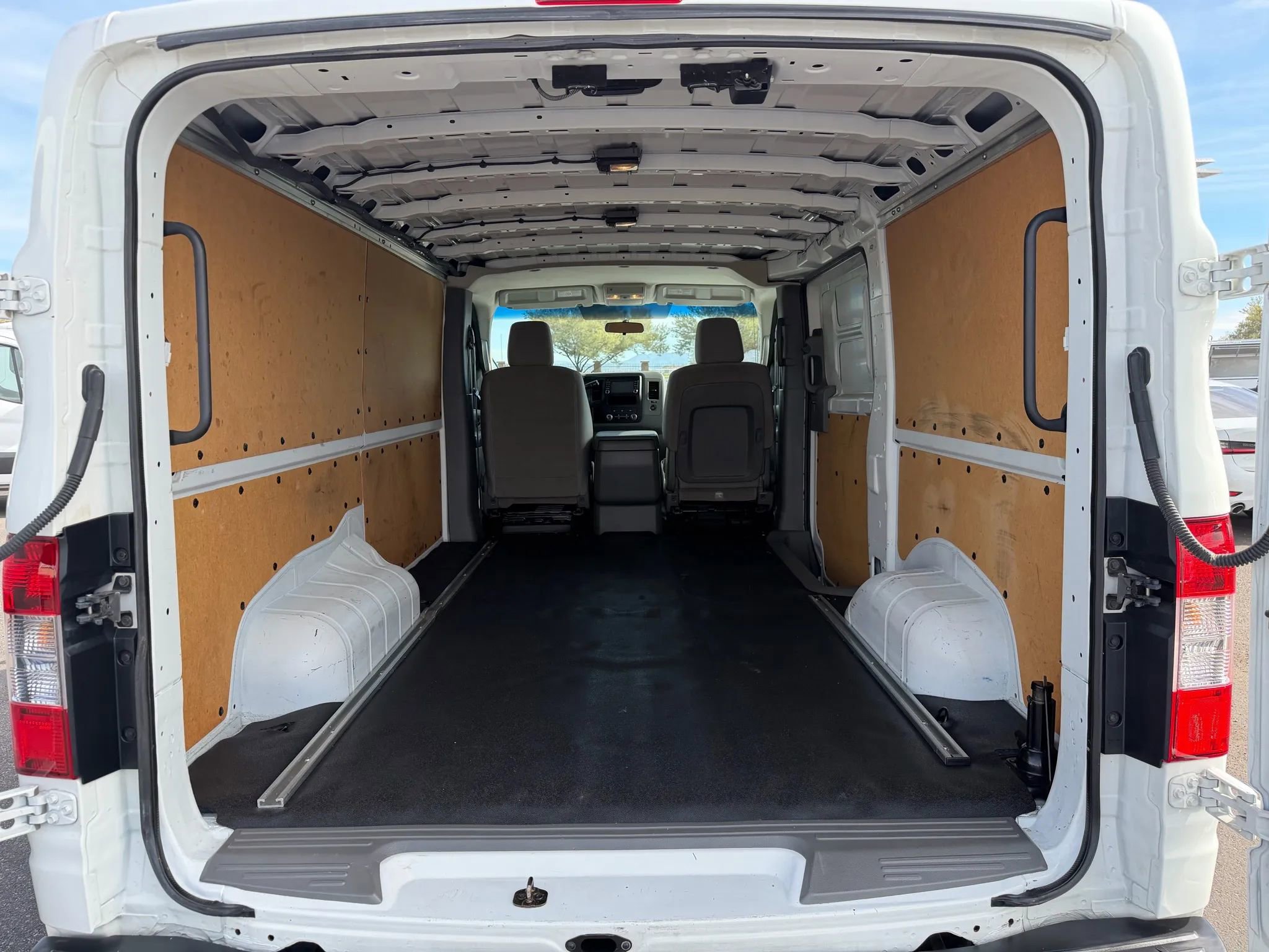Used 2015 Nissan NV 2500 SV w/ Technology Package image 14