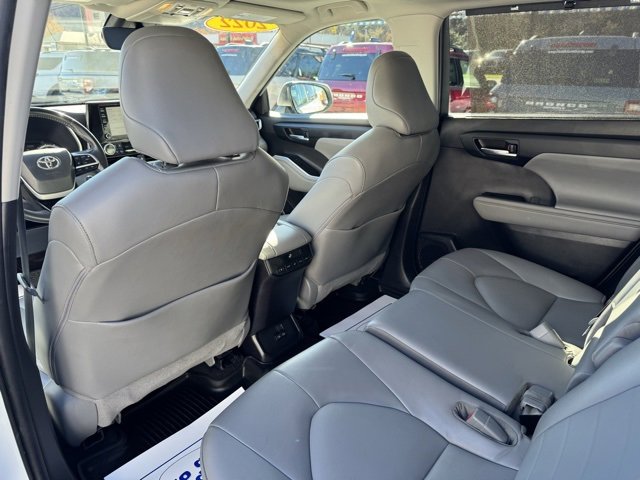 Used 2022 Toyota Highlander XLE image 18