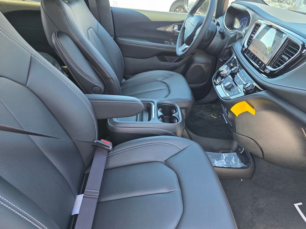New 2027 Chrysler Pacifica Select w/ Family Tech Group FWD image 13