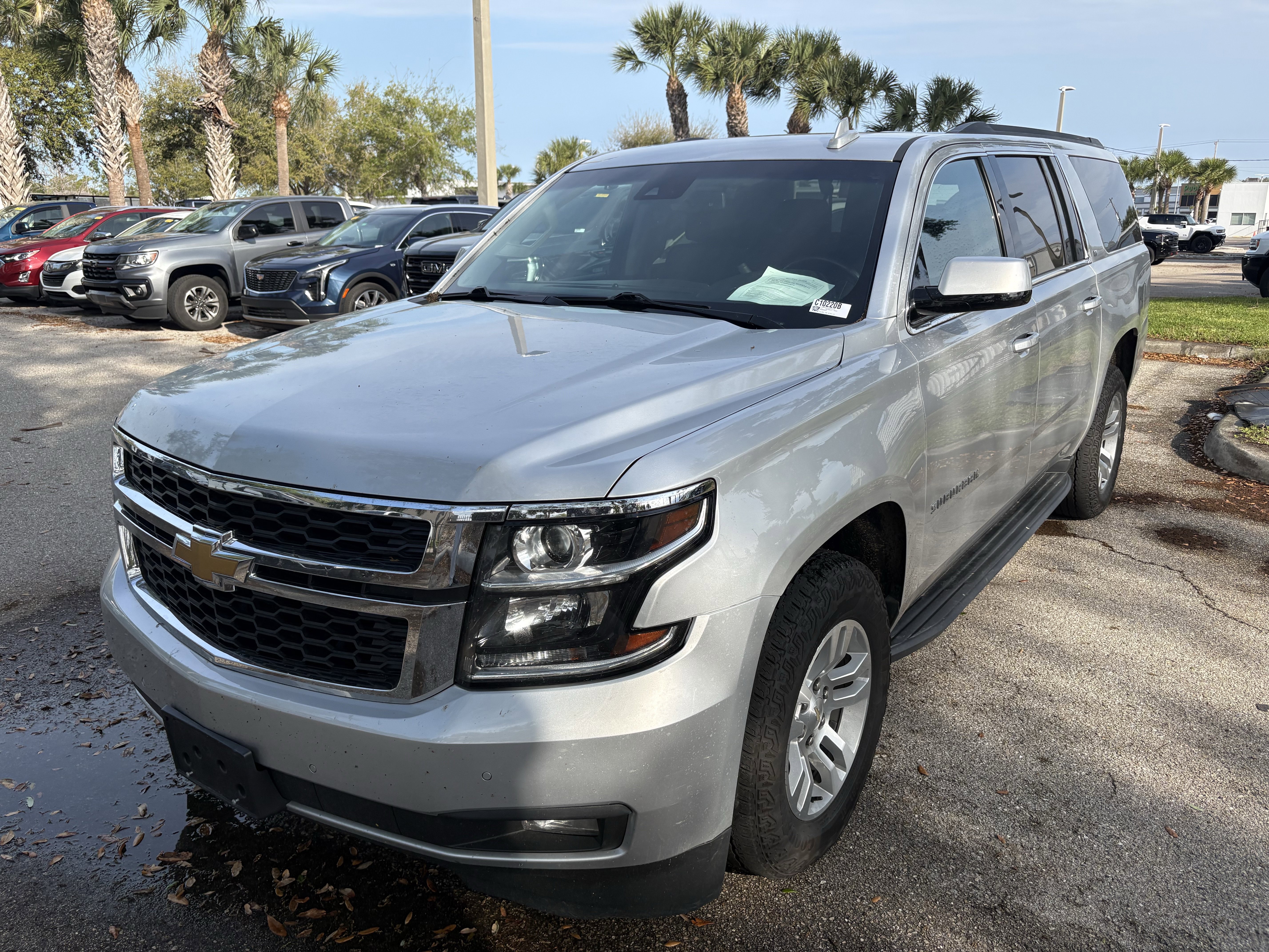 Used 2019 Chevrolet Suburban LT image 3