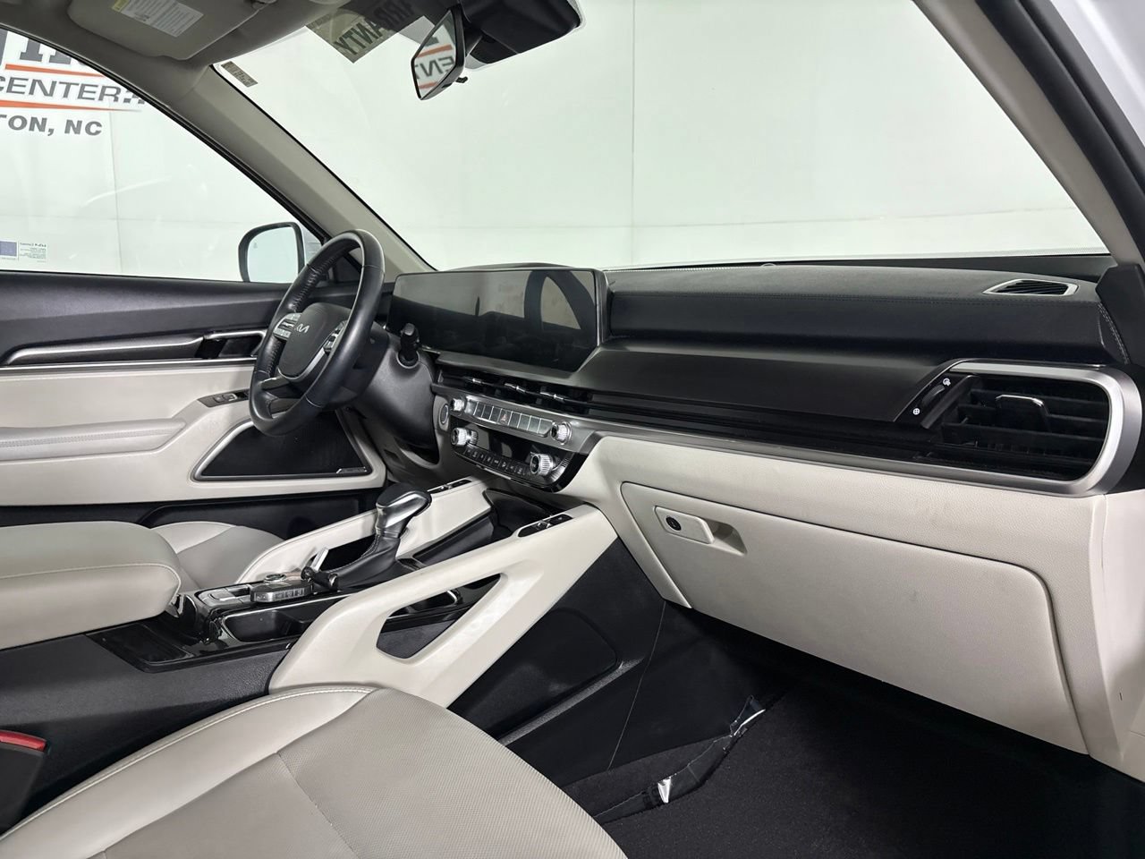 Used 2025 Kia Telluride S FWD image 35