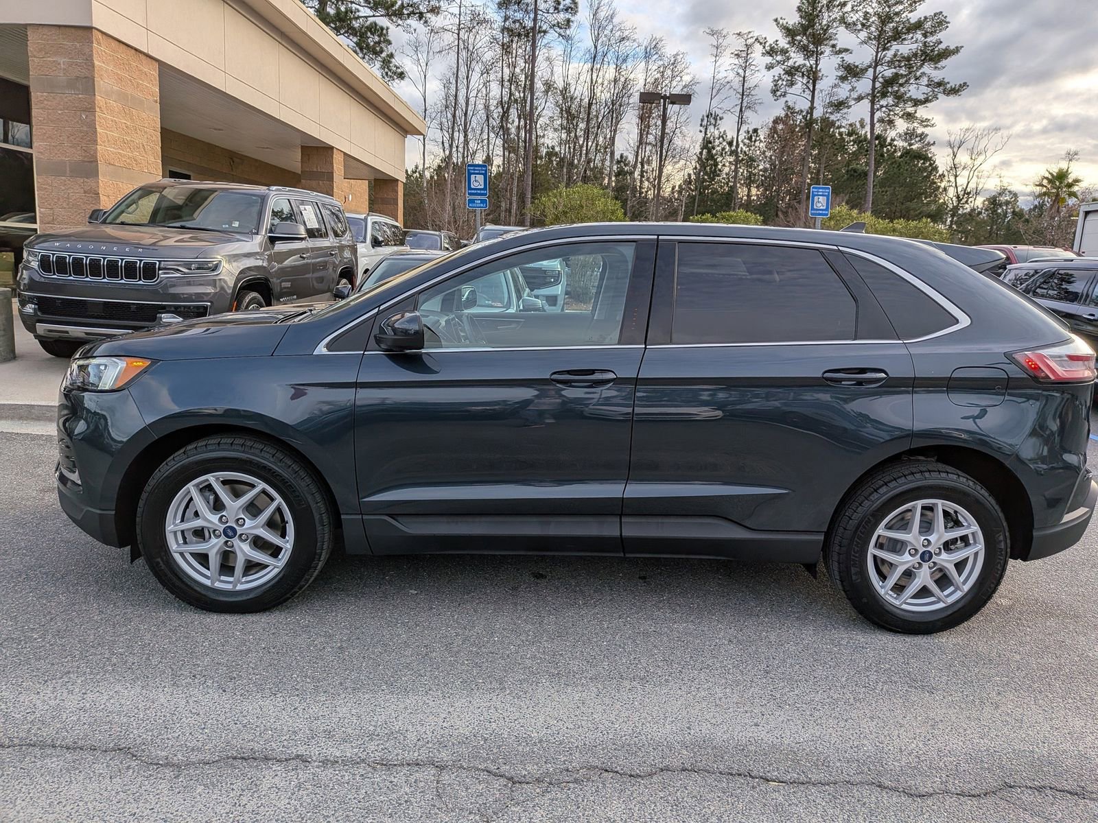 Certified 2022 Ford Edge SEL w/ Convenience Package image 8