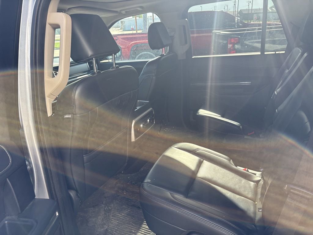 Used 2023 Ford Expedition XLT image 5