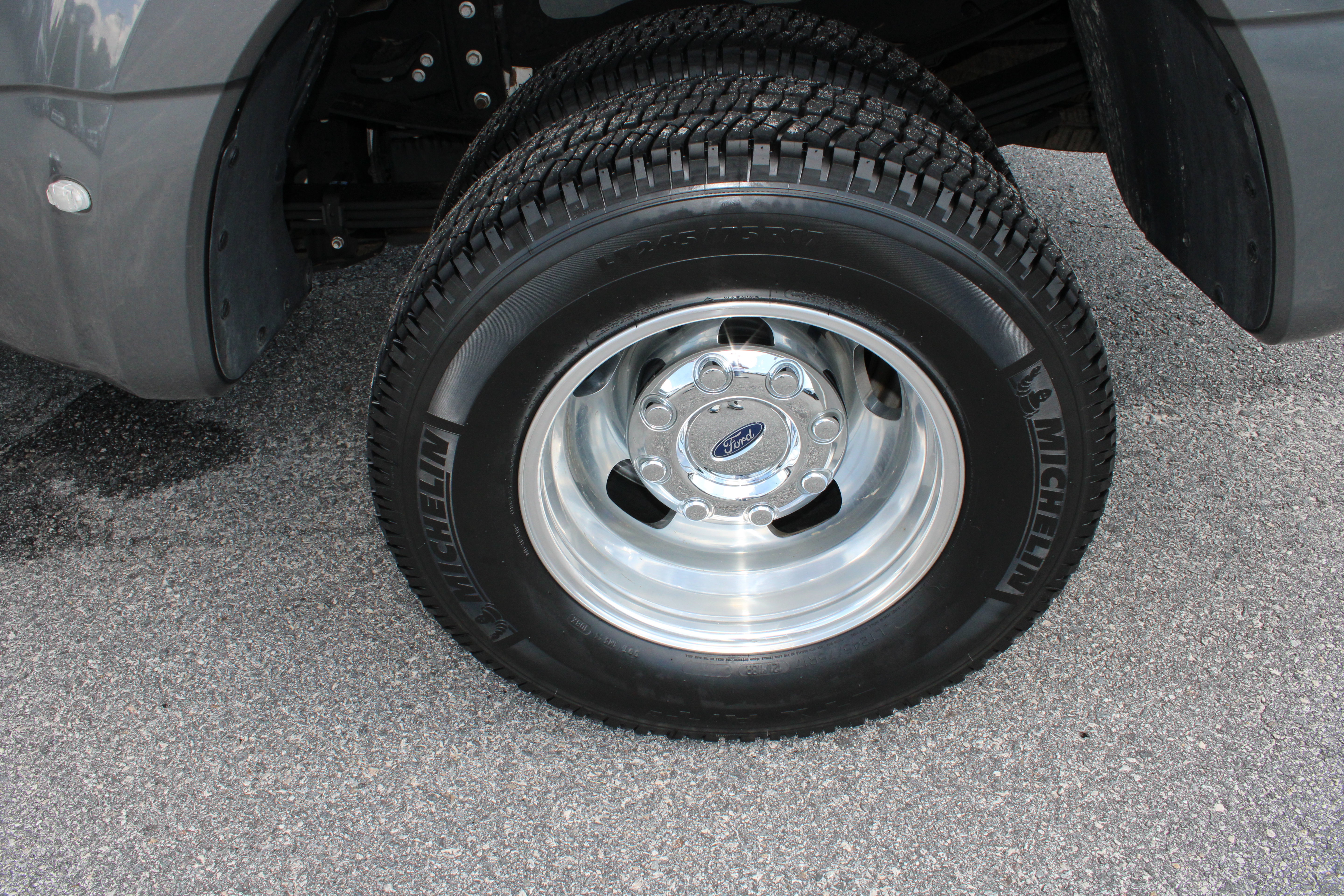 Used 2024 Ford F350 Platinum w/ FX4 Off-Road Package AWD/4WD image 12