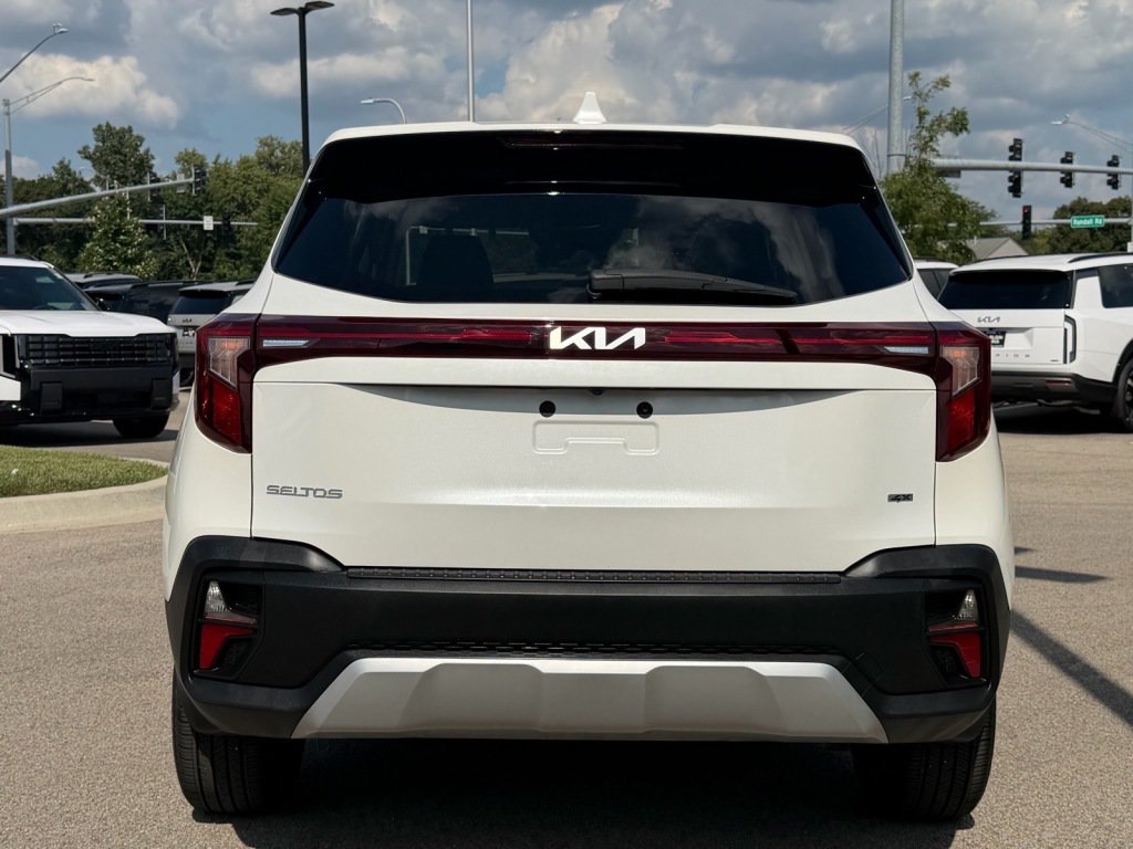 Used 2024 Kia Seltos LX AWD/4WD image 4