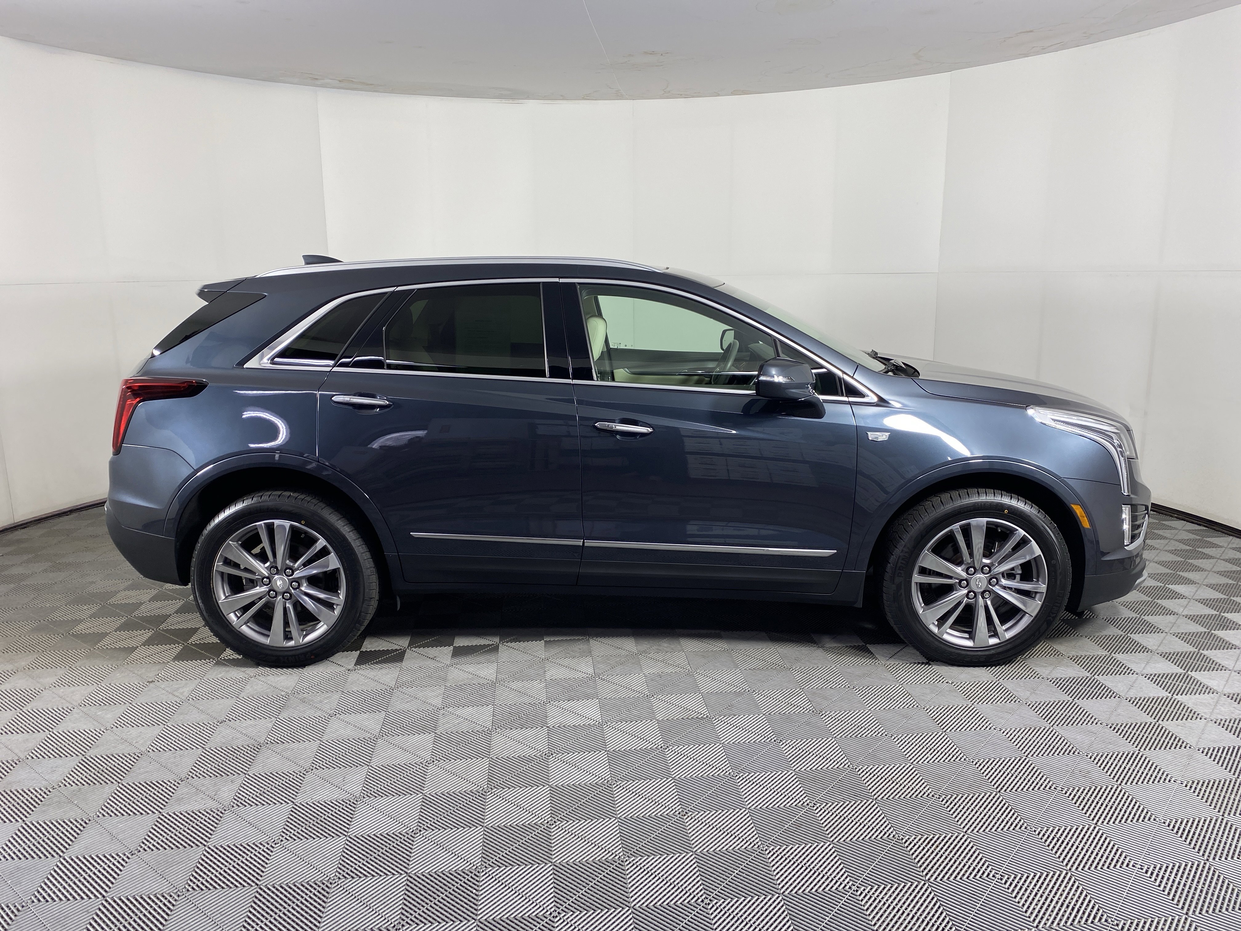 Used 2021 Cadillac XT5 Premium Luxury image 8
