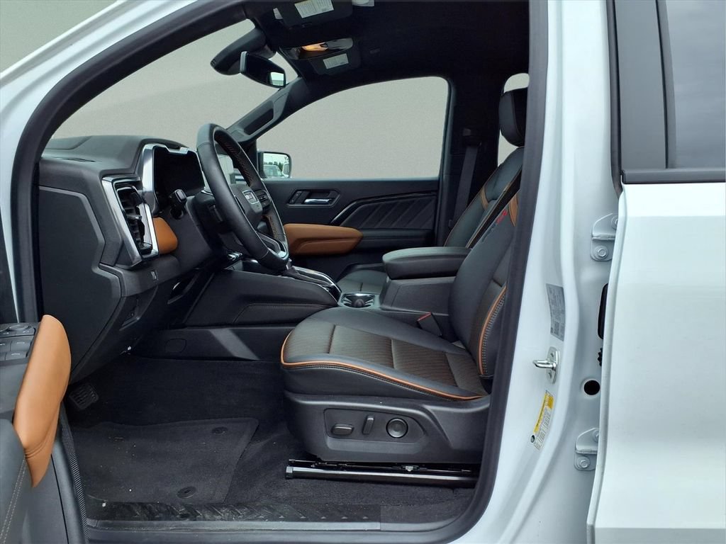 Certified 2026 GMC Canyon AT4 w/ AT4 Premium Package AWD/4WD image 13
