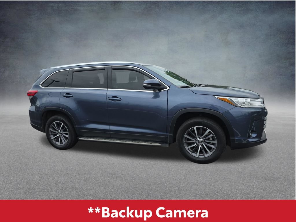 Used 2019 Toyota Highlander XLE FWD image 3