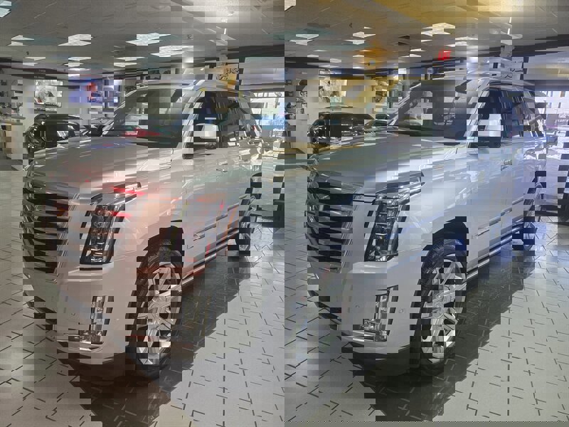 Used 2017 Cadillac Escalade ESV Premium Luxury image 1