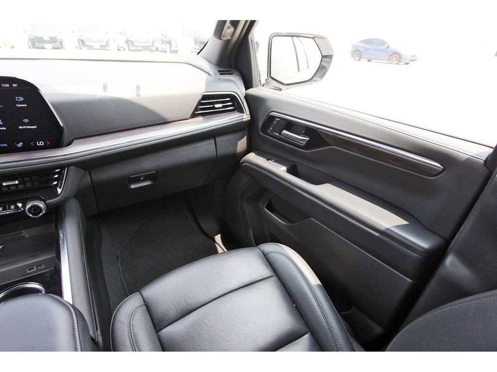 Used 2025 Chevrolet Suburban Z71 AWD/4WD image 10