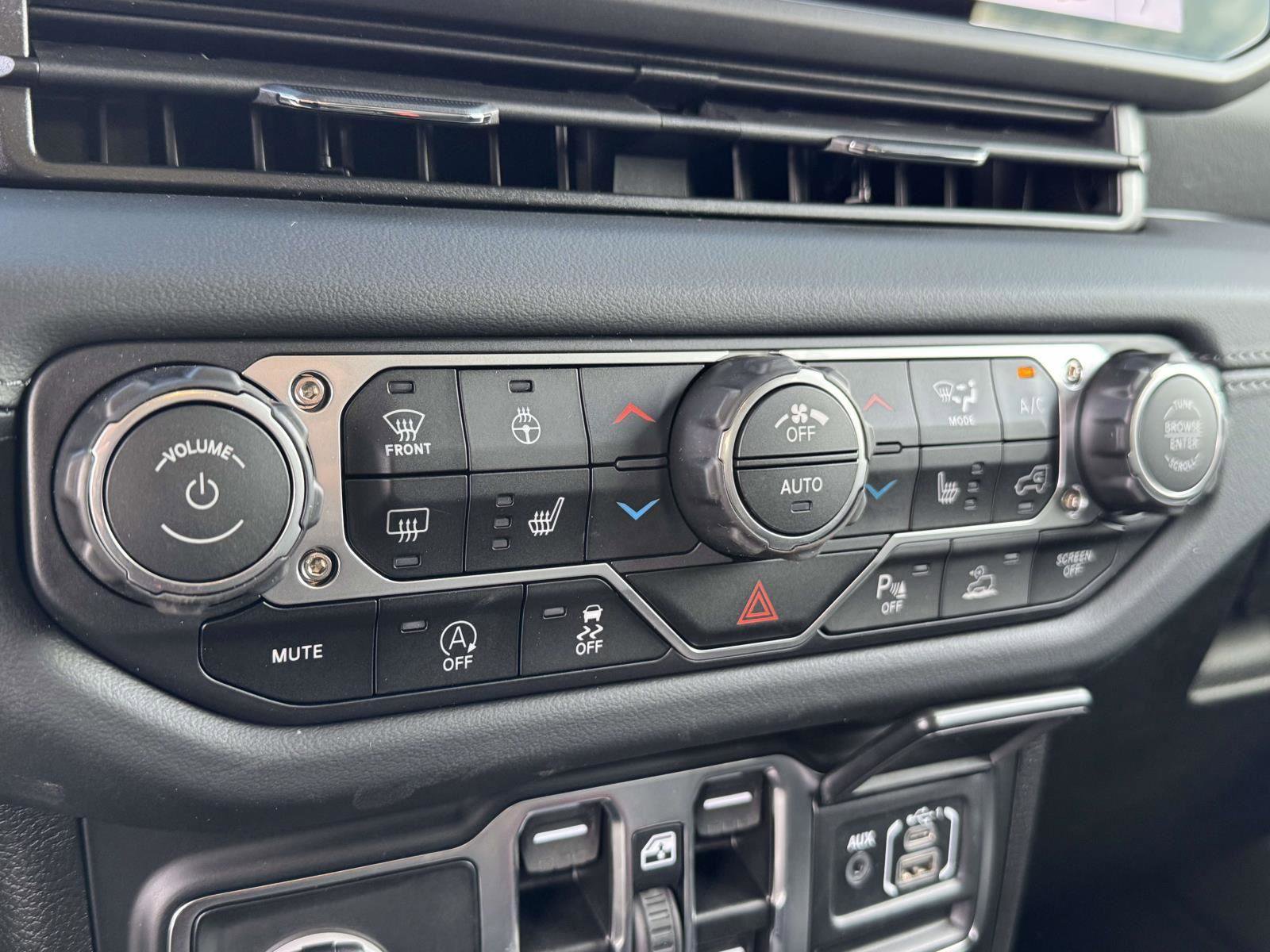New 2026 Jeep Wrangler Unlimited Sahara AWD/4WD image 5
