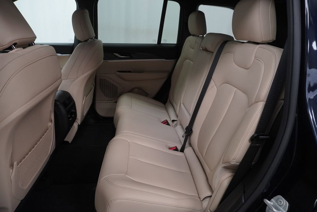 Certified 2024 Jeep Grand Cherokee Limited w/ Black Appearance Package image 19