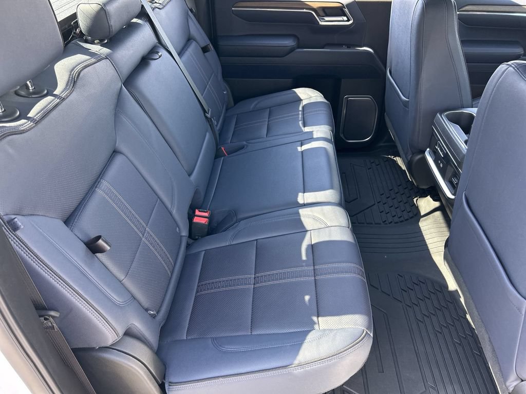 Used 2023 Chevrolet Silverado 1500 High Country w/ Technology Package AWD/4WD image 26