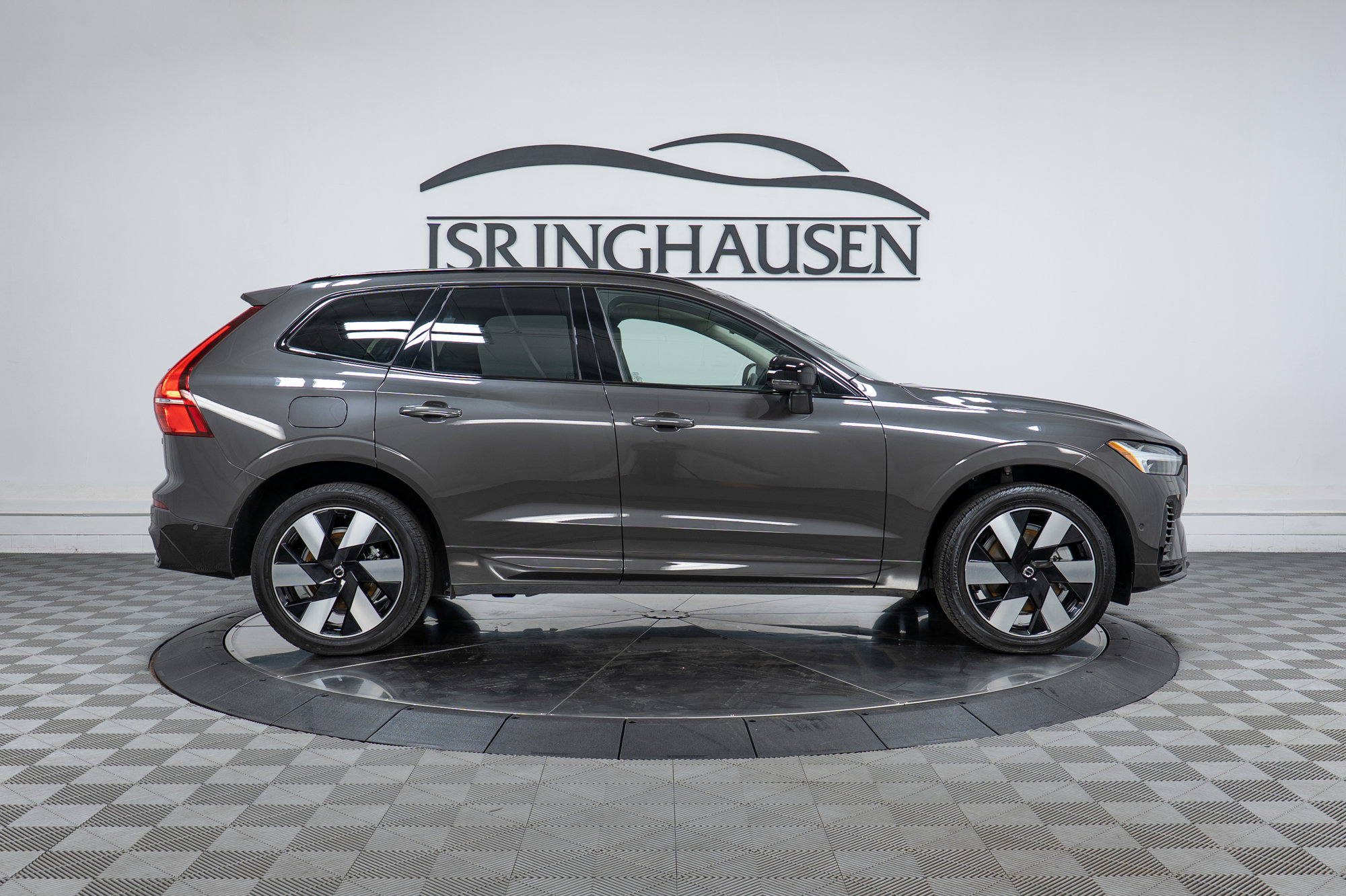 Used 2025 Volvo XC60 T8 Plus w/ Climate Package image 4