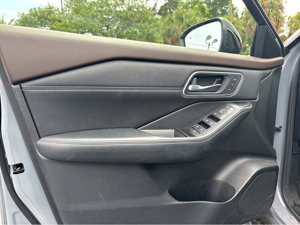 Used 2022 Nissan Rogue Platinum w/ Head-Up Display Package FWD image 19