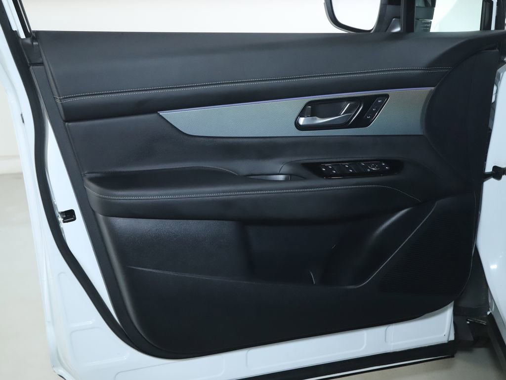 Certified 2025 Nissan Murano SL w/ Cargo Package AWD/4WD image 16