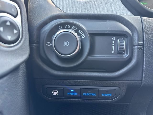 Used 2025 Jeep Wrangler Unlimited Sahara w/ Safety Group image 13