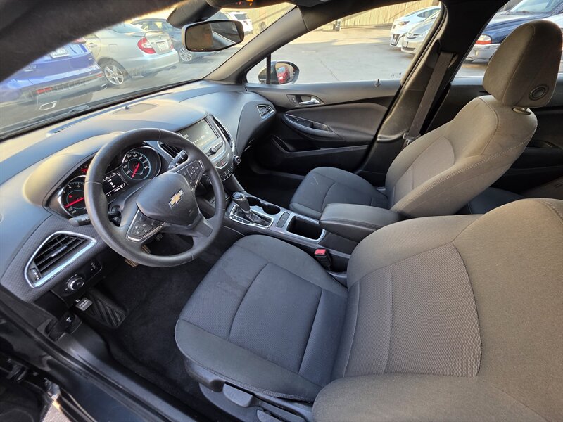 Used 2018 Chevrolet Cruze LT w/ RS Package FWD image 12