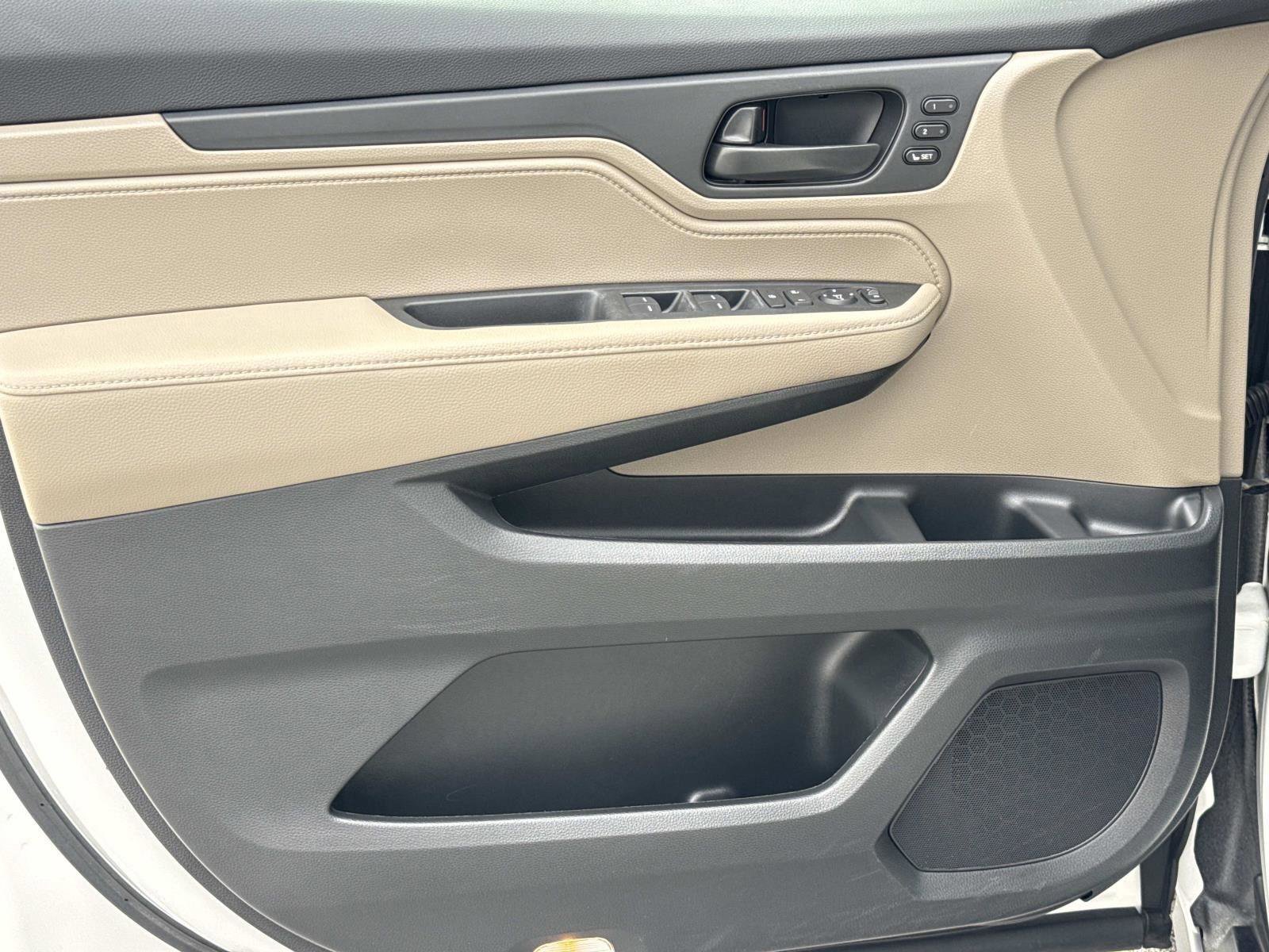 Used 2023 Honda Odyssey EX-L image 17