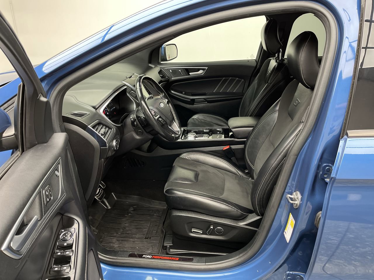 Used 2019 Ford Edge ST w/ Convenience Package AWD/4WD image 3