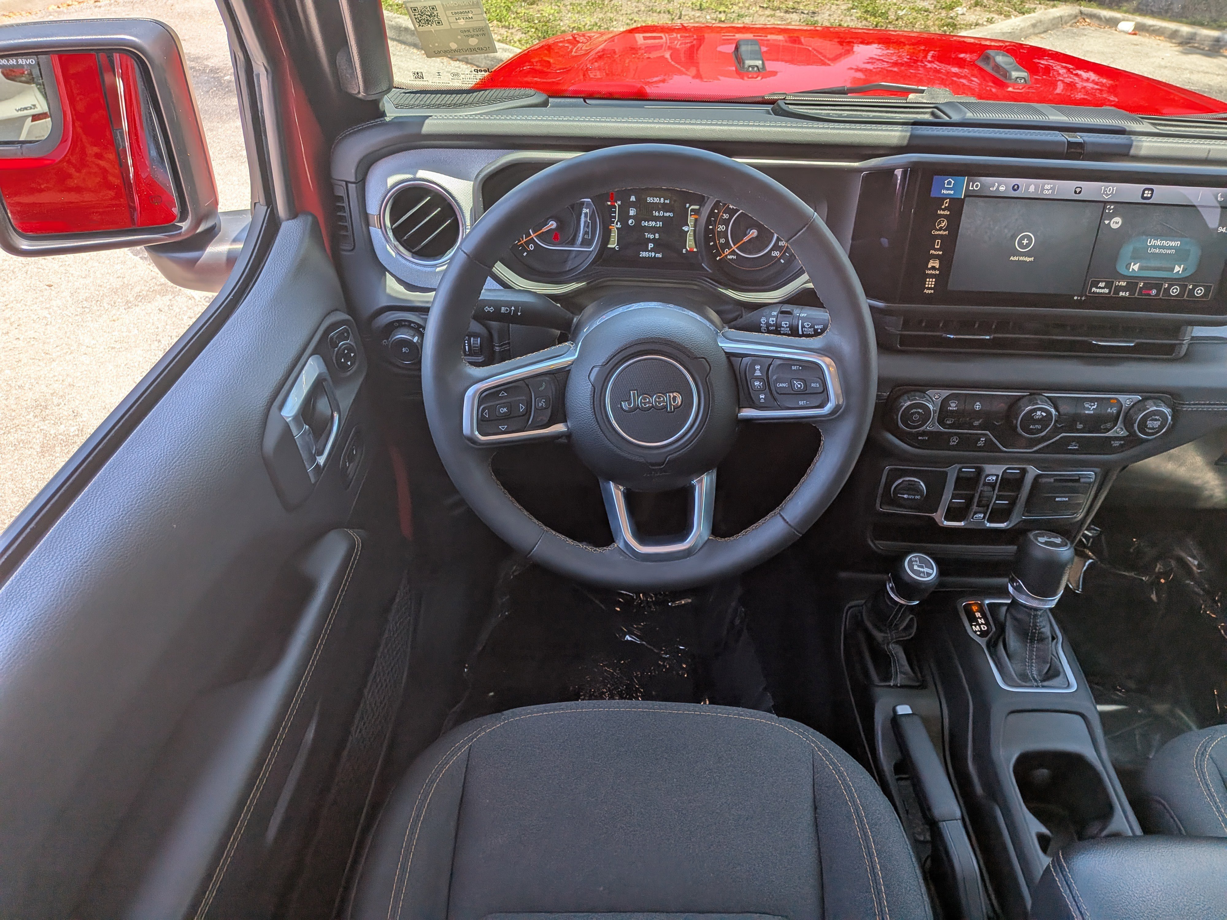 Used 2025 Jeep Wrangler Unlimited Sahara AWD/4WD image 17