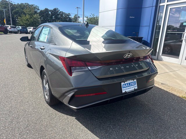 New 2026 Hyundai Elantra SE FWD image 4
