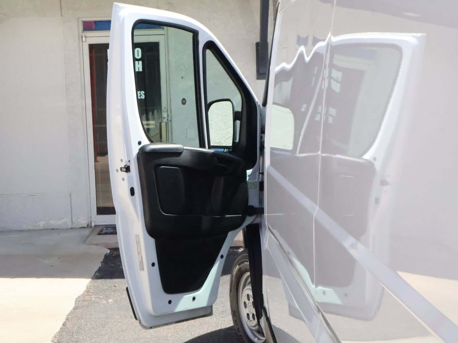 Used 2025 RAM ProMaster 2500 w/ Convenience Group FWD image 23