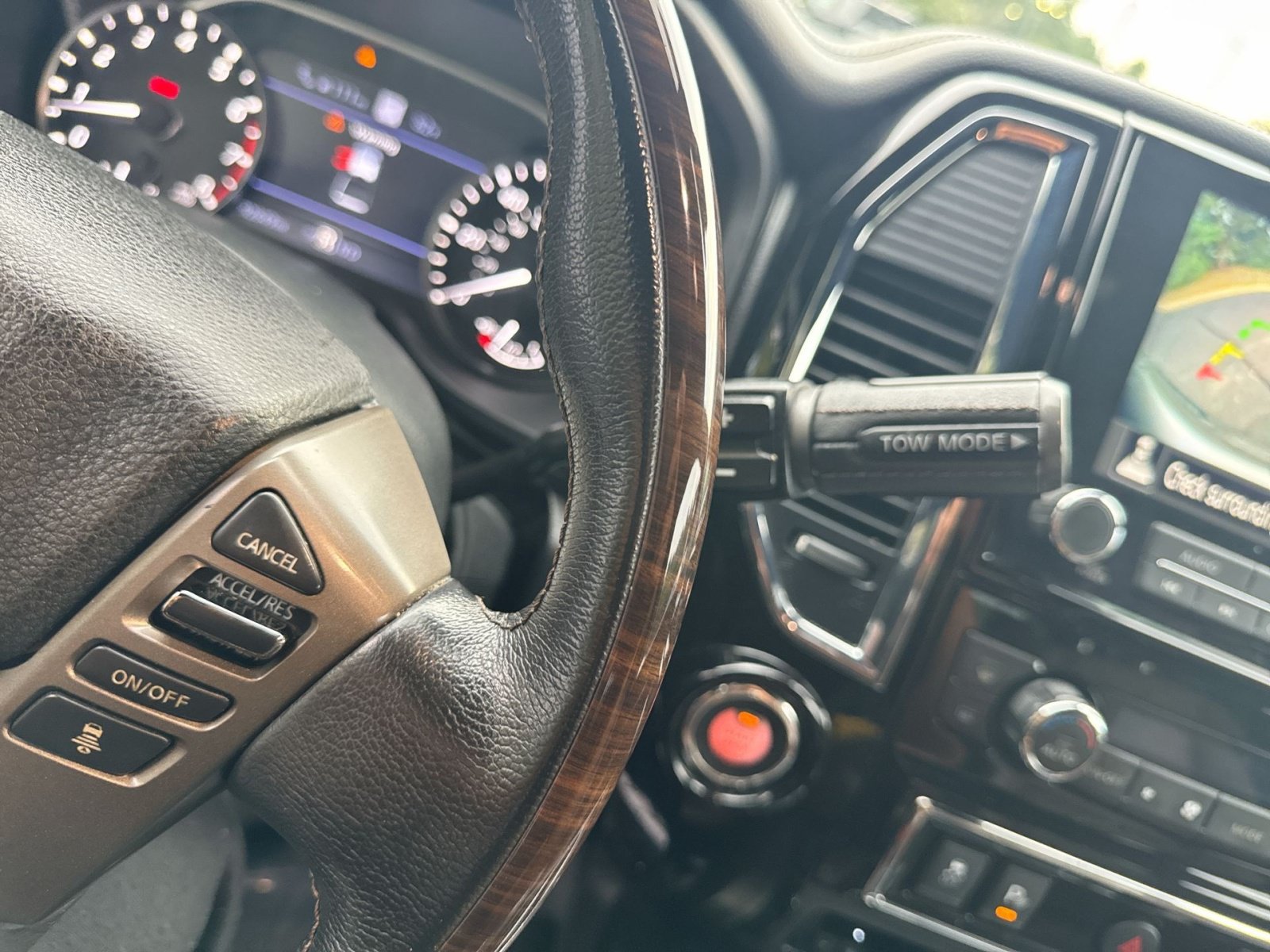 Used 2020 Nissan Titan Platinum Reserve w/ Moonroof Package RWD image 17