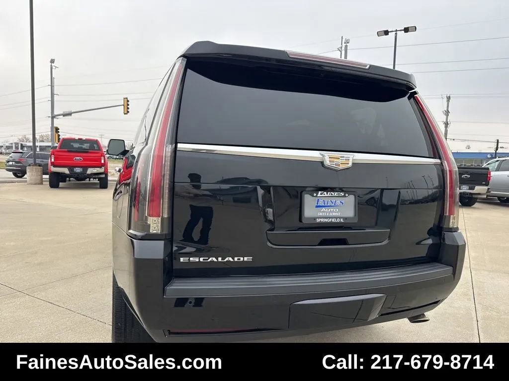 Used 2015 Cadillac Escalade Premium image 17