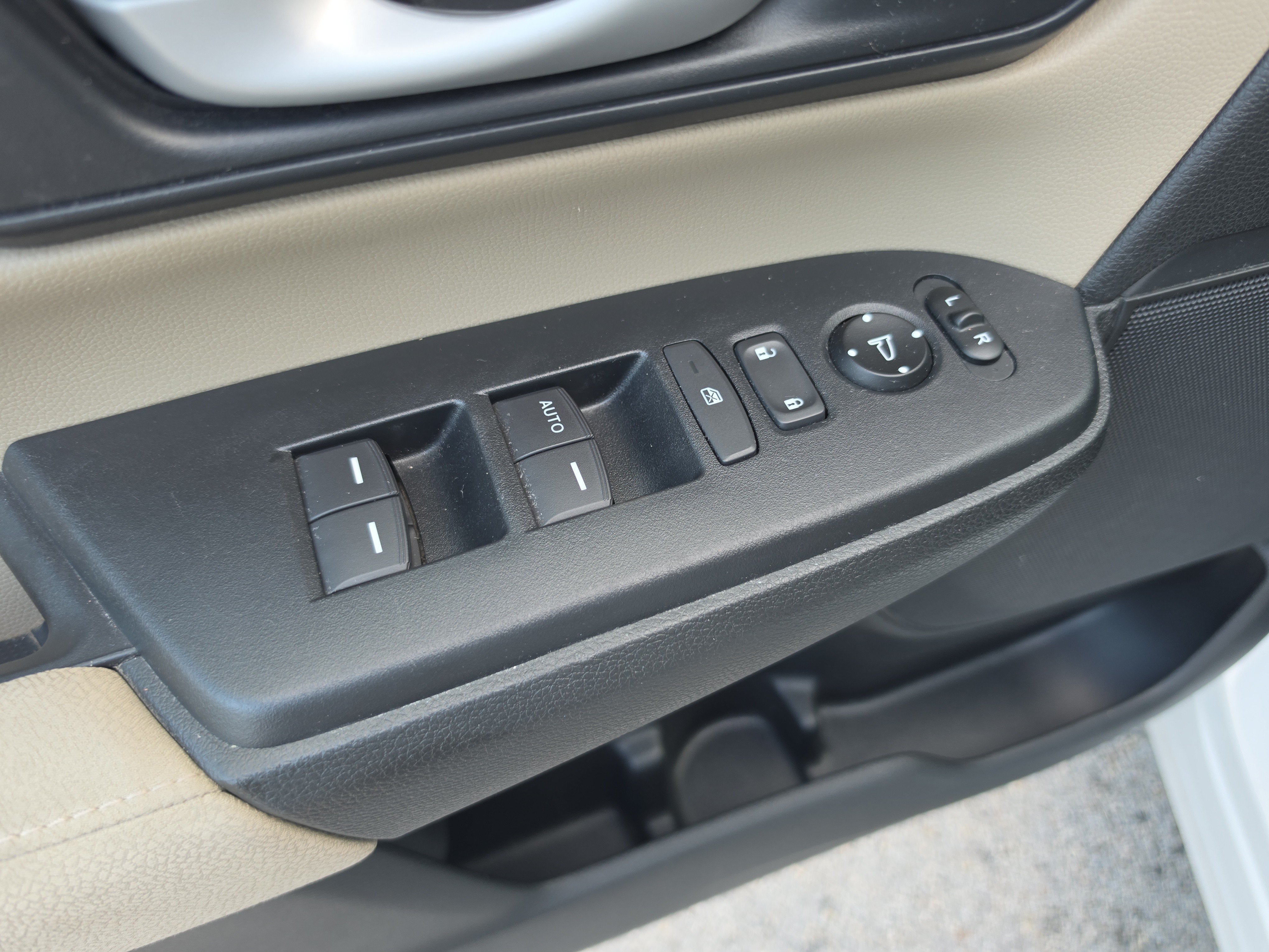 Used 2019 Honda CR-V LX image 17